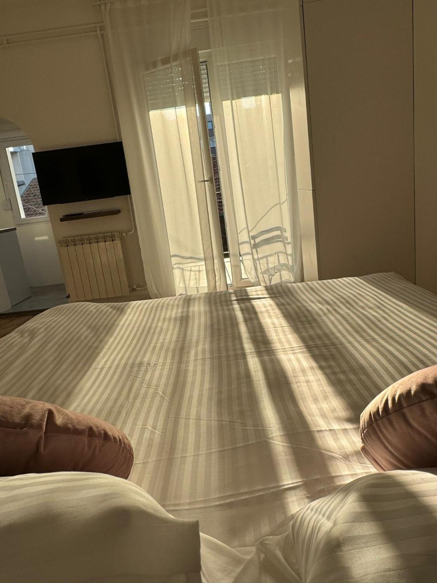 Balconia Sunny Apartment In Centre Of Belgrado Buitenkant foto