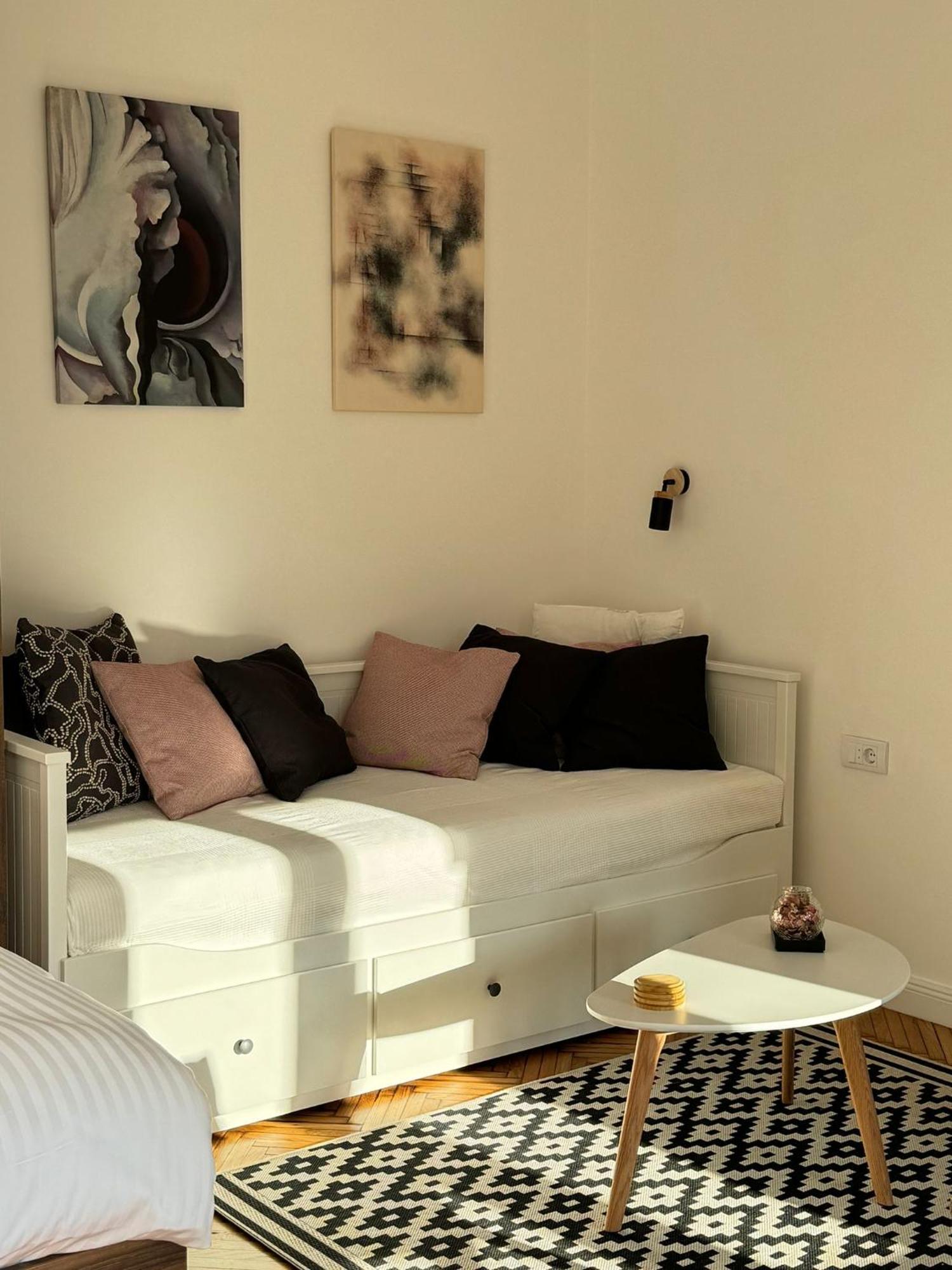 Balconia Sunny Apartment In Centre Of Belgrado Buitenkant foto