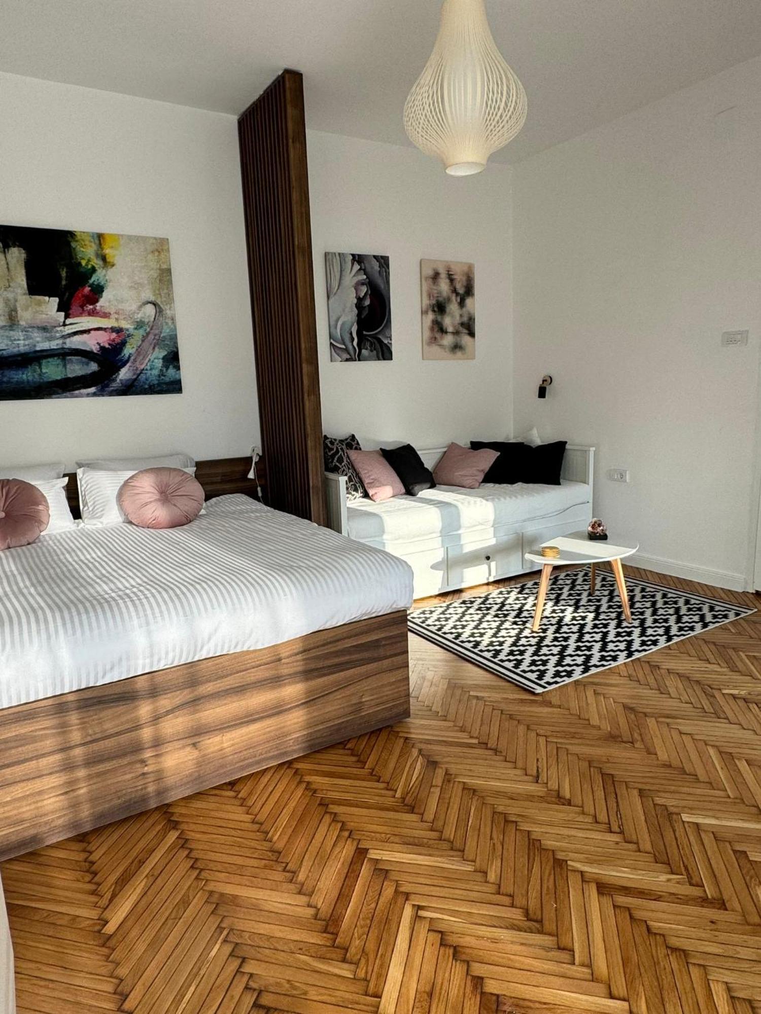 Balconia Sunny Apartment In Centre Of Belgrado Buitenkant foto