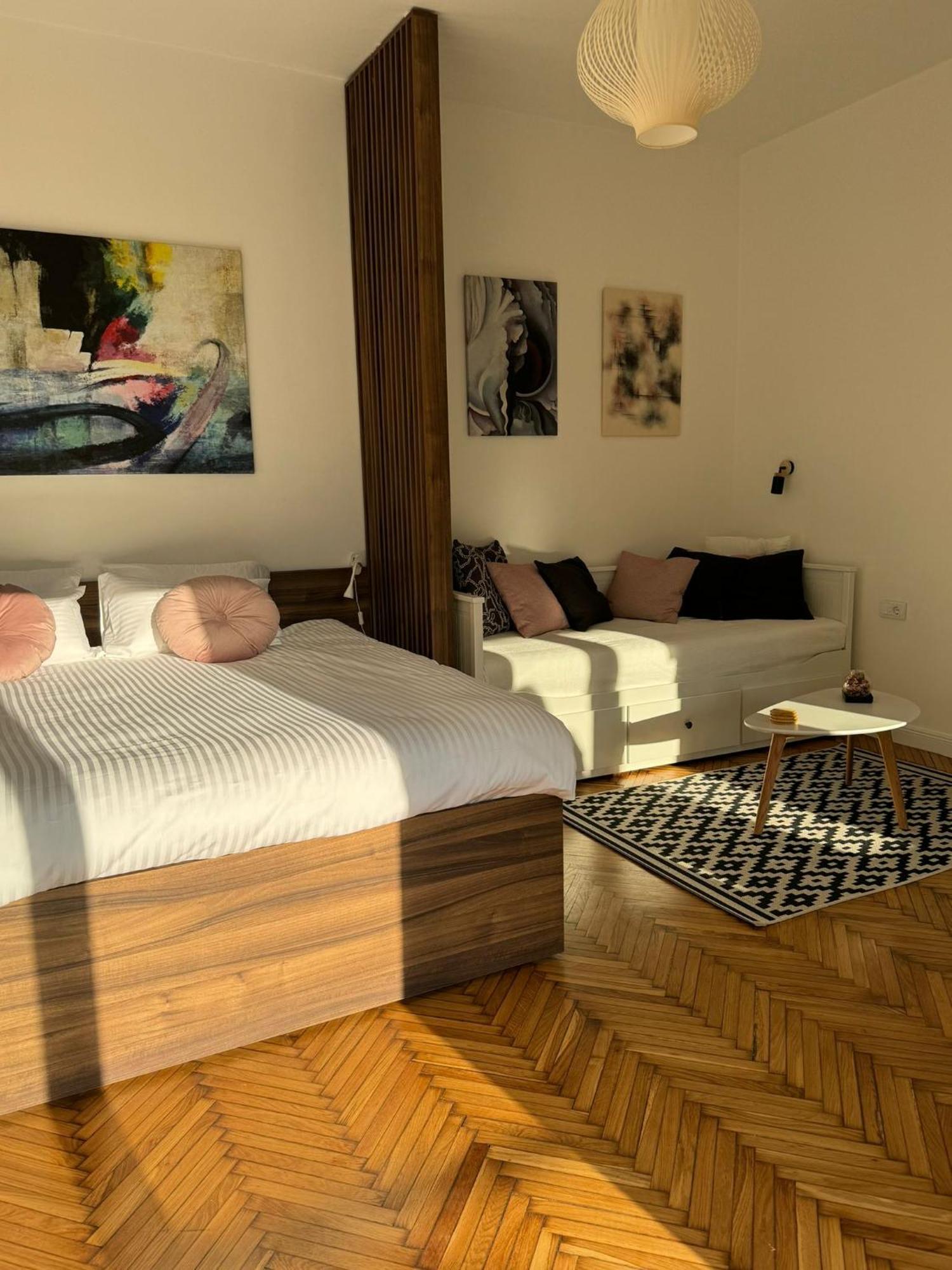 Balconia Sunny Apartment In Centre Of Belgrado Buitenkant foto