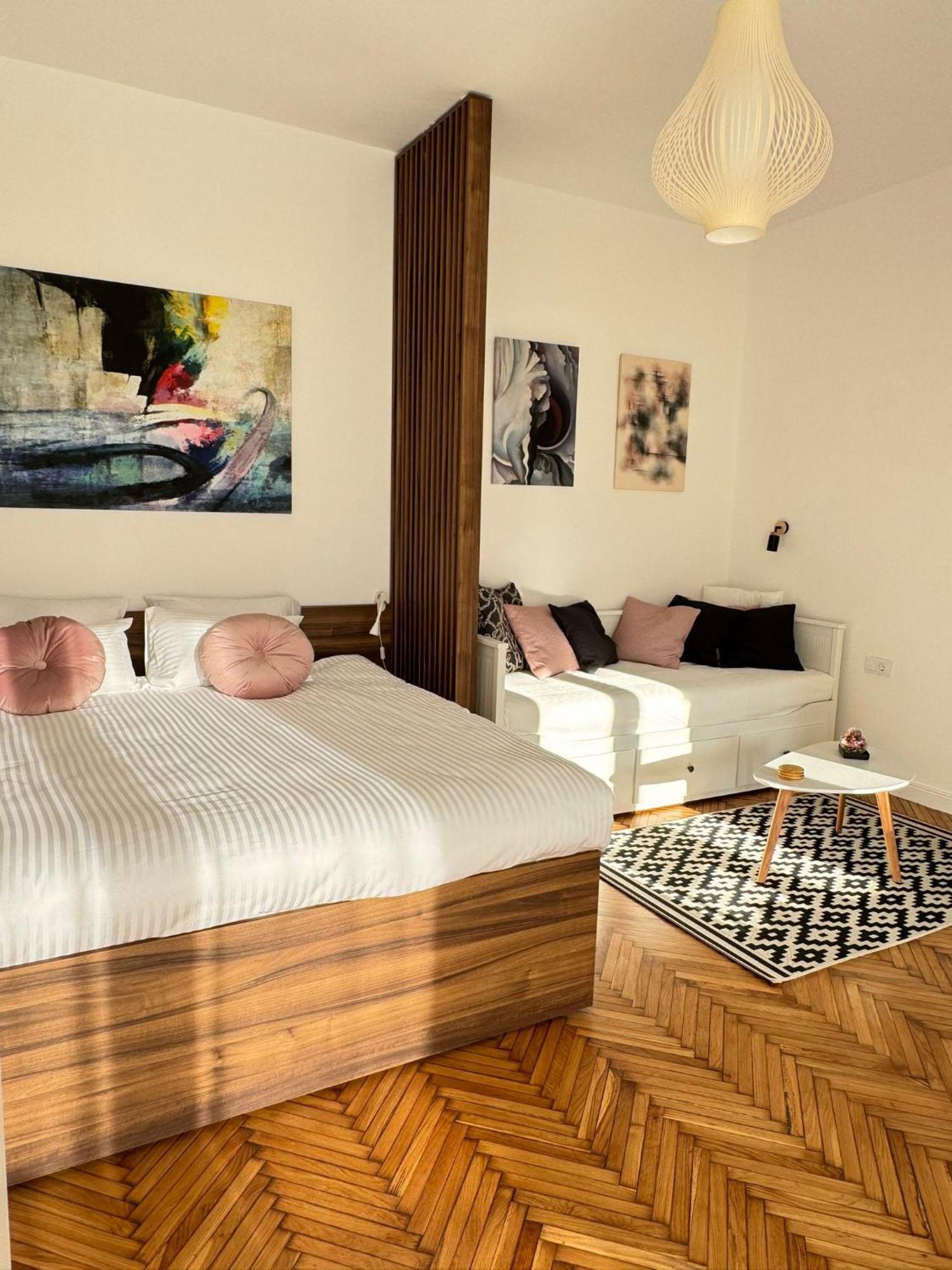 Balconia Sunny Apartment In Centre Of Belgrado Buitenkant foto